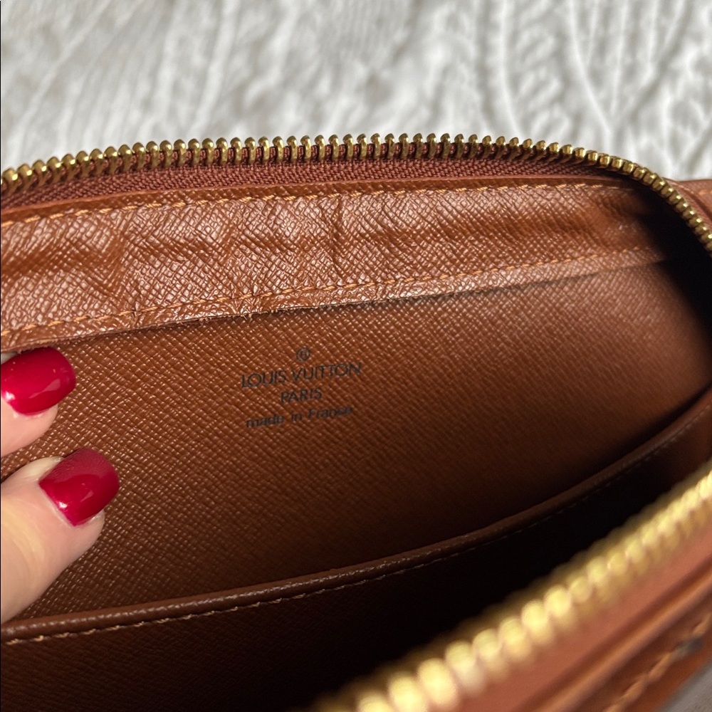 Louis Vuitton Orsay Monogram Clutch Excellent Condition - Picture 11 of 16